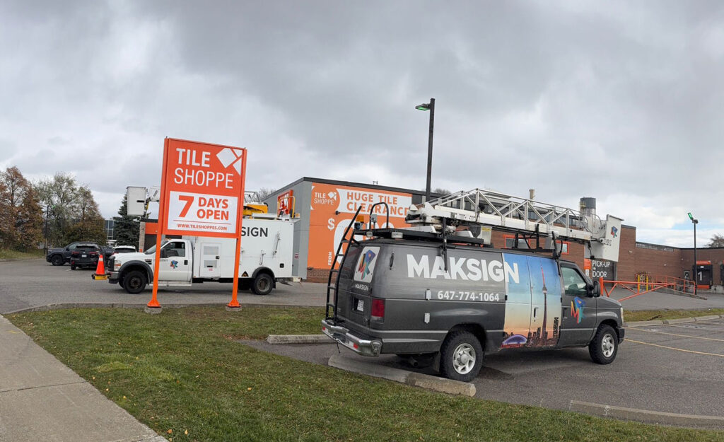 maksign 3 lighting up the entire plaza, how led pylon signs add massive value to commercial properties gta,toronto ontario